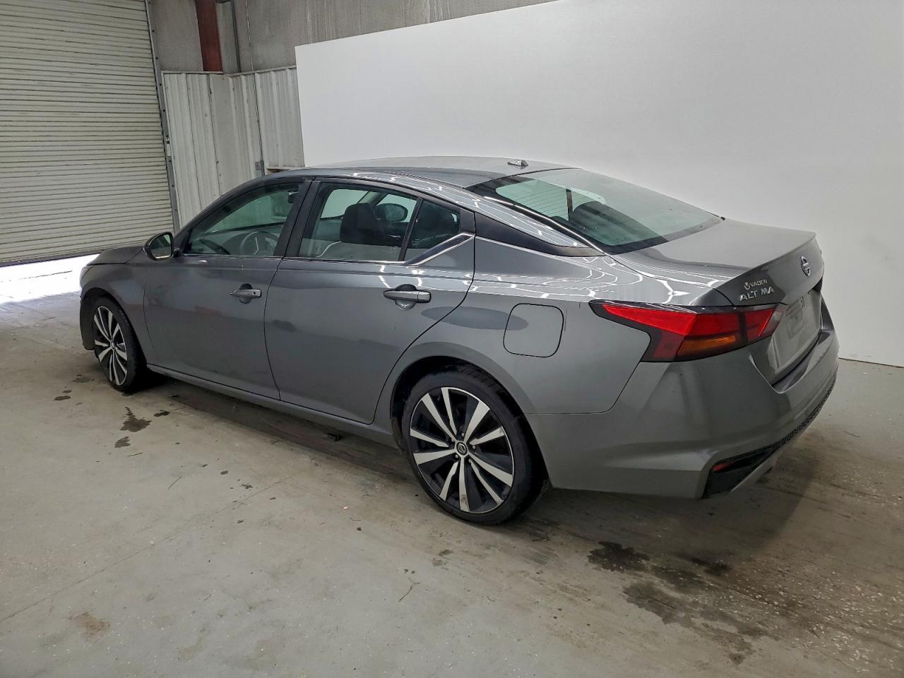 2021 Nissan Altima Sr - zdjęcie 2