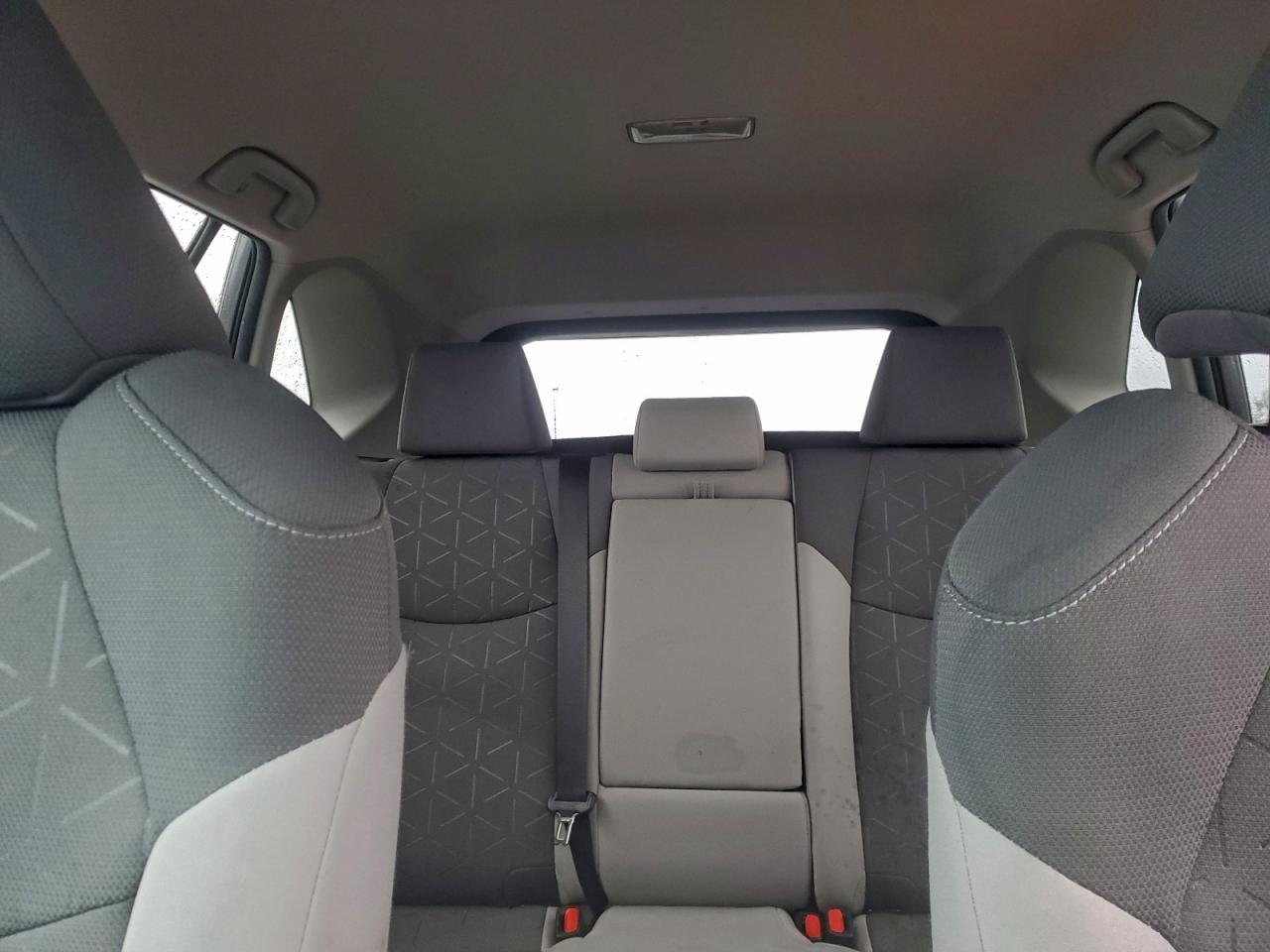 2021 Toyota Rav4 Xle - zdjęcie 10