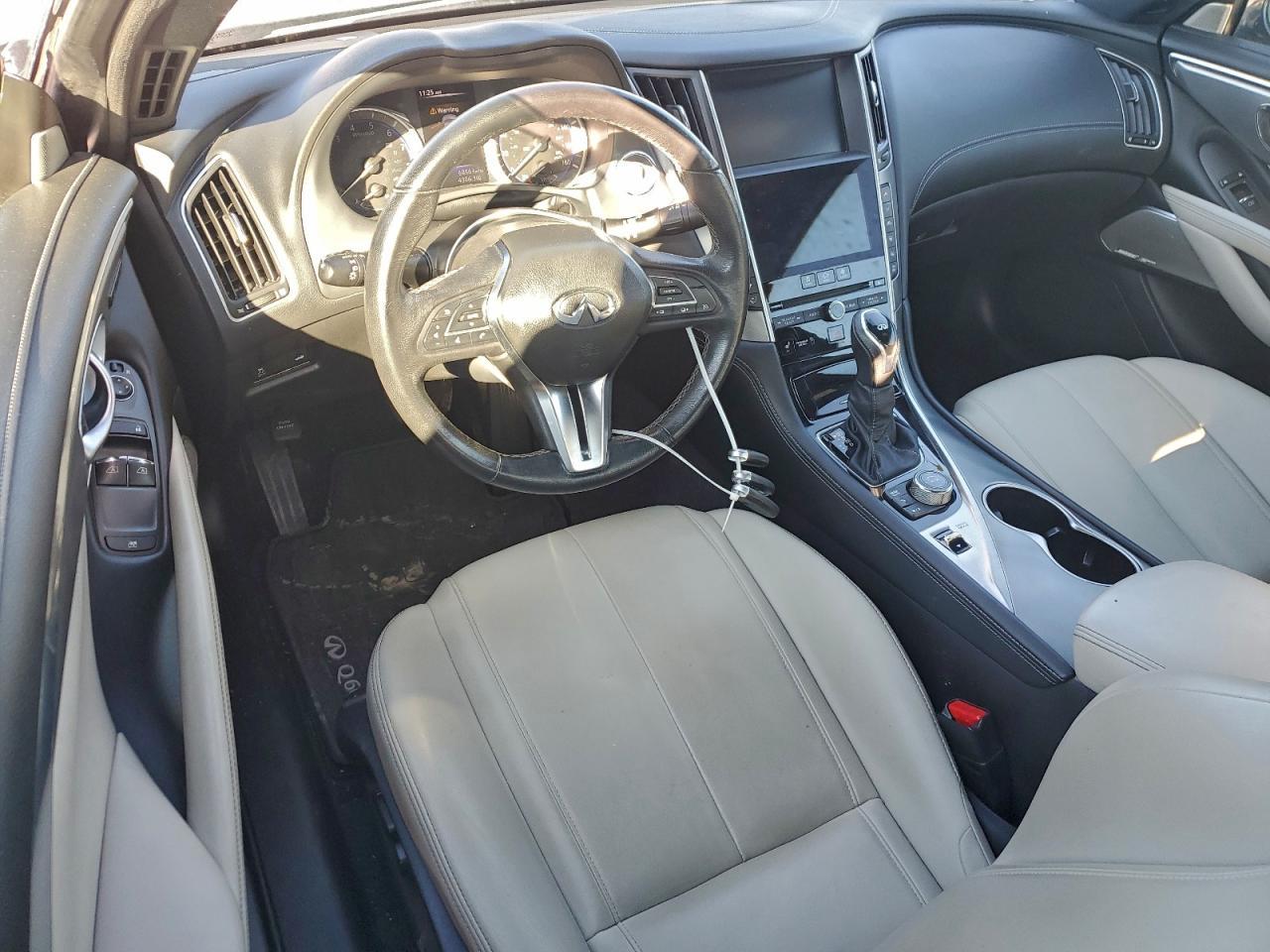 2018 Infiniti Q60 Luxe 300 - zdjęcie 8