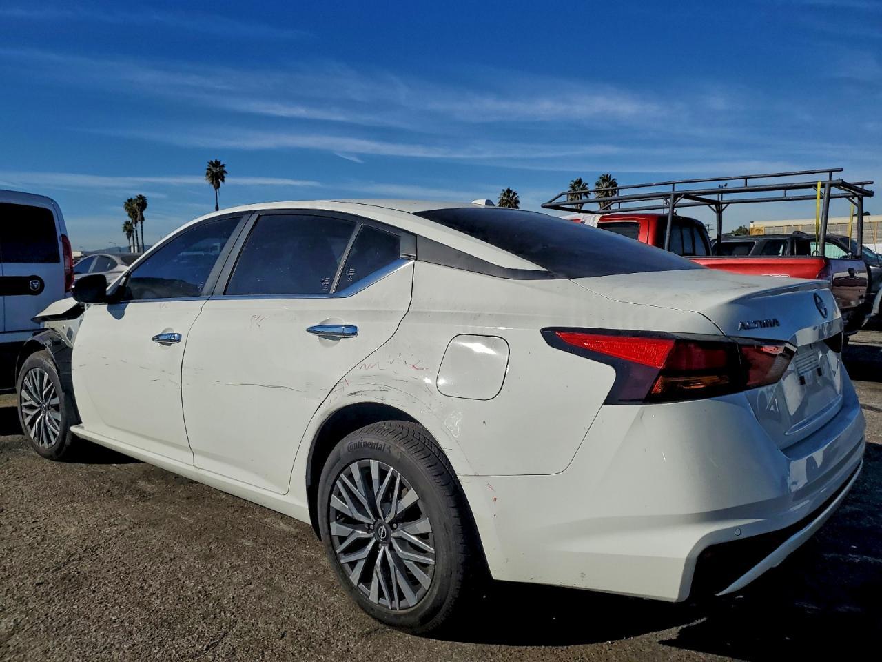 2025 Nissan Altima Sv - zdjęcie 3