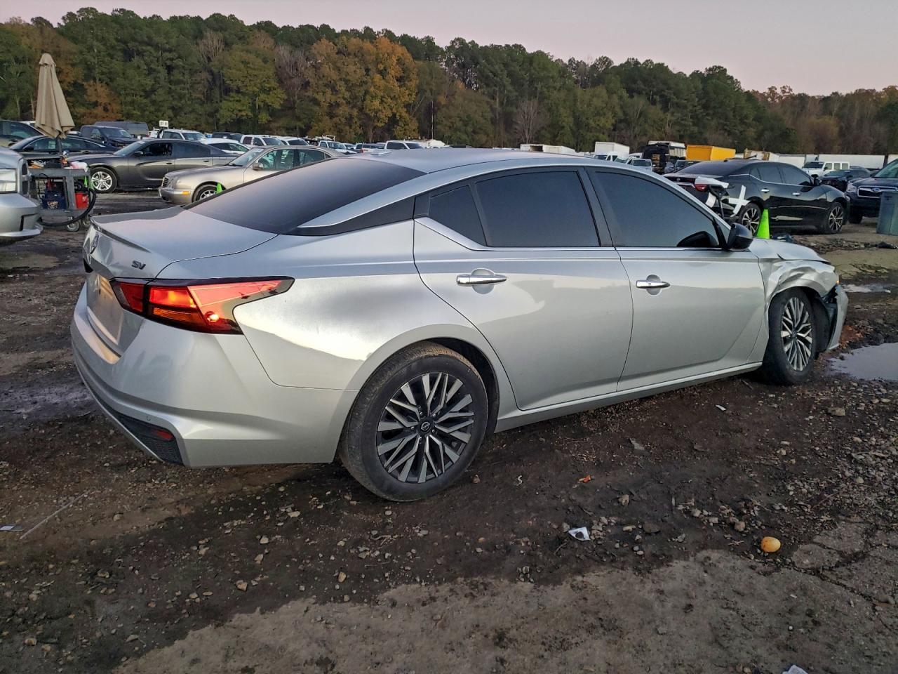 2024 Nissan Altima Sv - zdjęcie 3