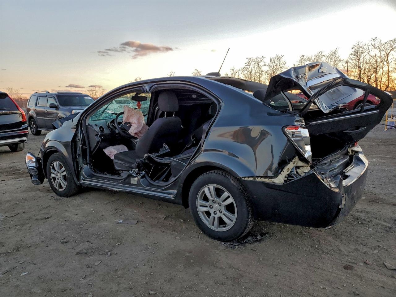 2015 Chevrolet Sonic Lt - zdjęcie 2