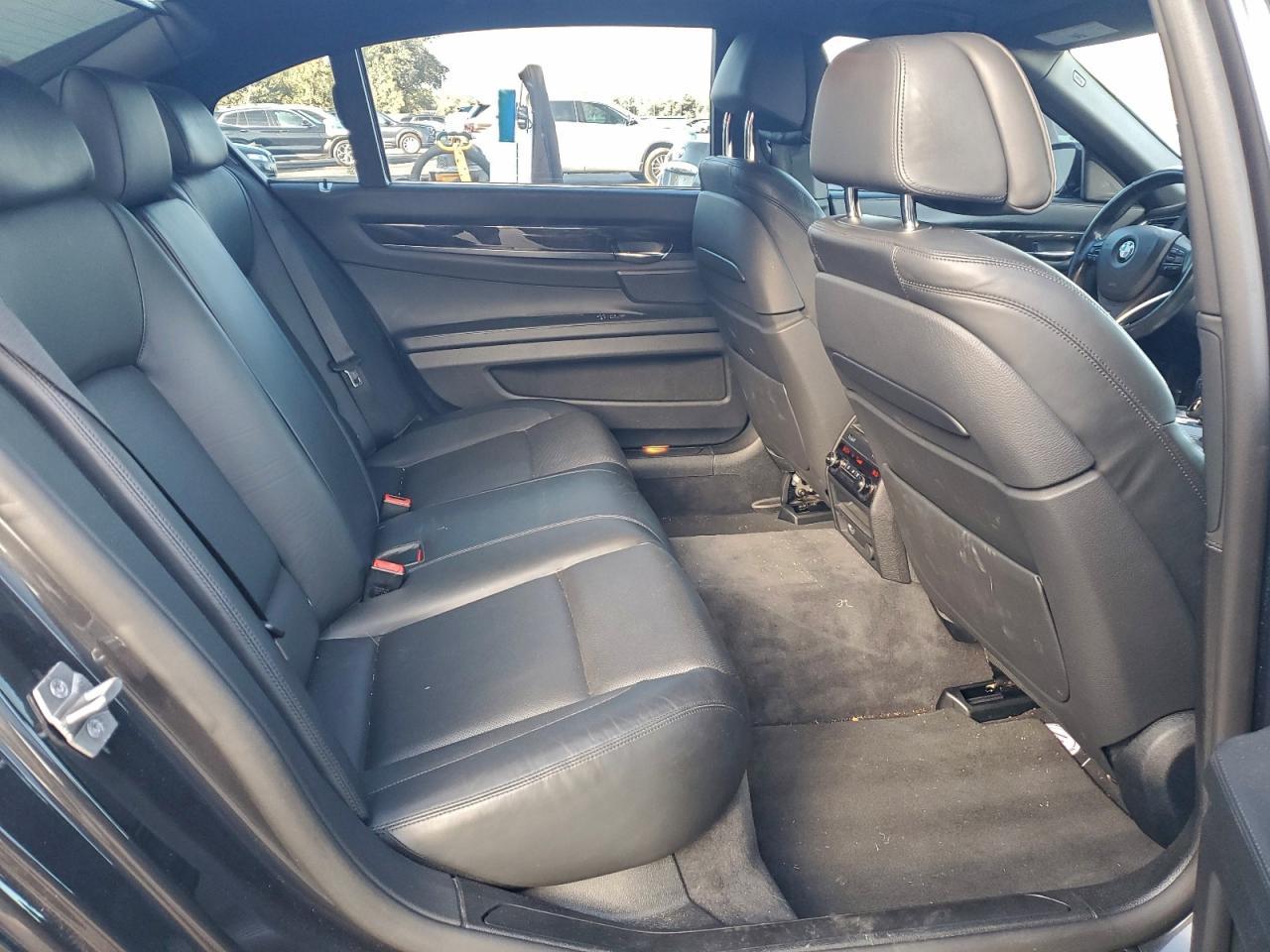 2015 BMW 750 Li - zdjęcie 10