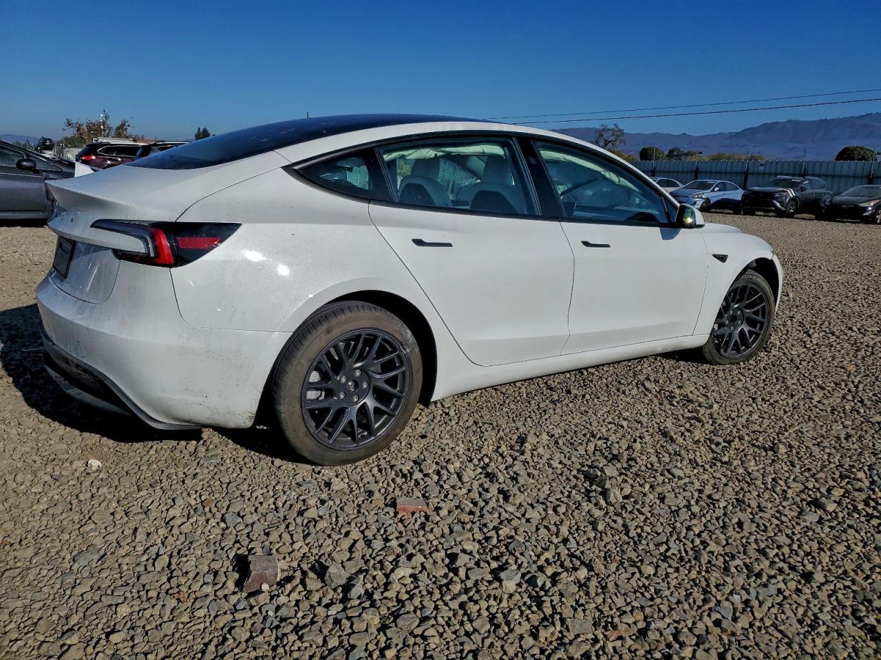 2026 Tesla Model 3 - zdjęcie 3