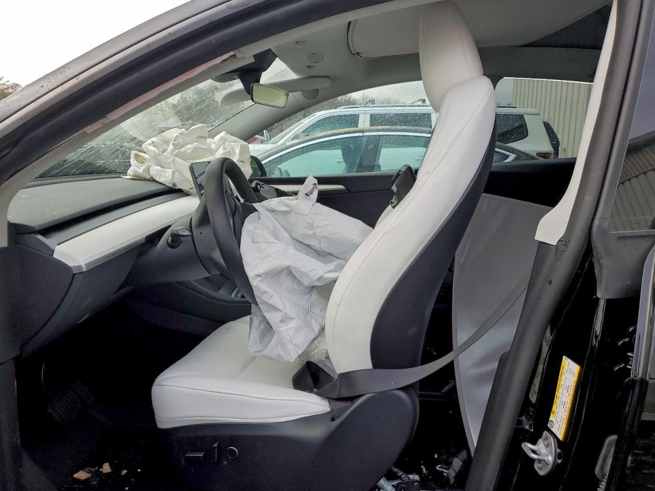 2024 Tesla Model Y - zdjęcie 7