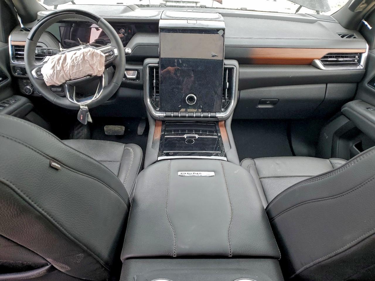 2025 GMC Yukon Denali - zdjęcie 8