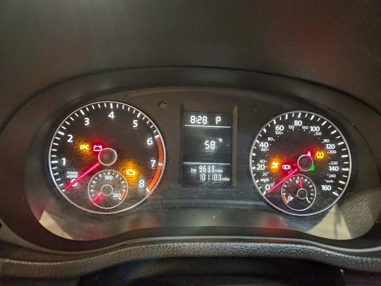 2014 Volkswagen Passat S - zdjęcie 9