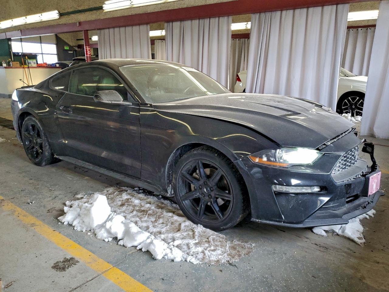 2019 Ford Mustang - zdjęcie 4