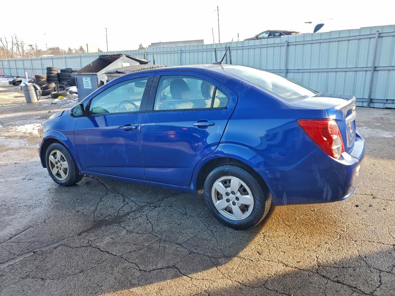 2013 Chevrolet Sonic Ls - zdjęcie 2