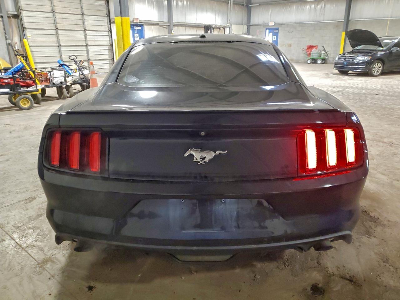 2015 Ford Mustang - zdjęcie 6