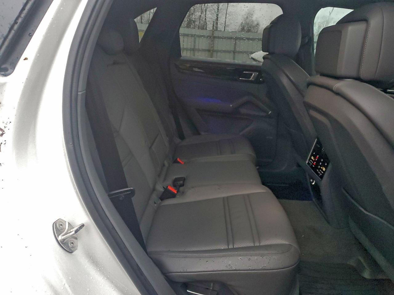 2021 Porsche Cayenne - zdjęcie 11