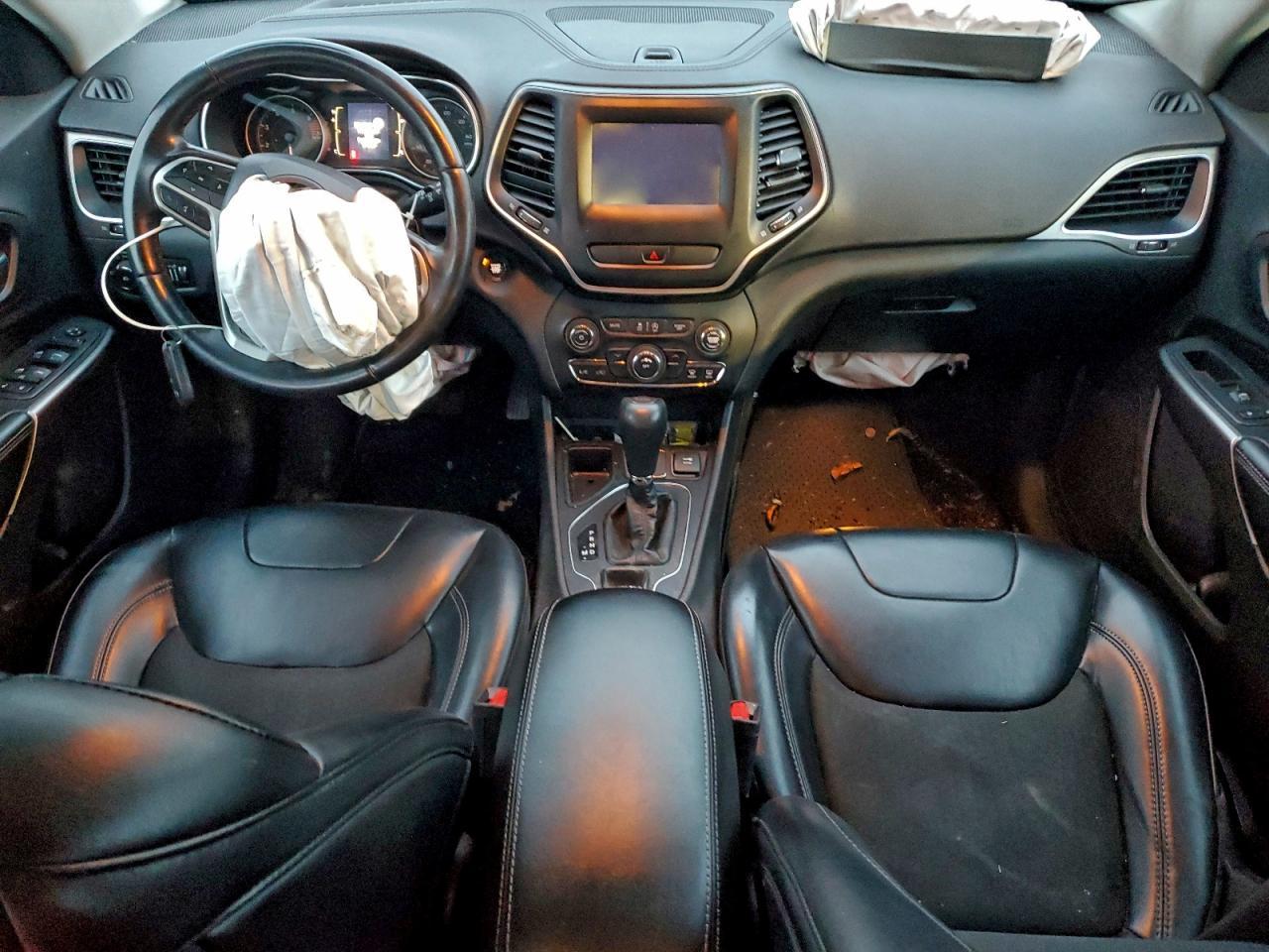 2019 Jeep Cherokee Latitude Plus - zdjęcie 8