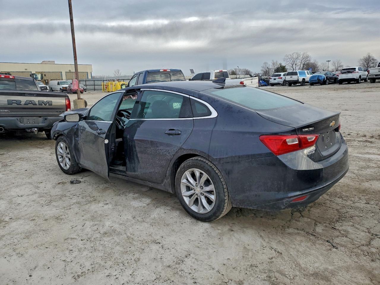 2023 Chevrolet Malibu Lt - zdjęcie 2