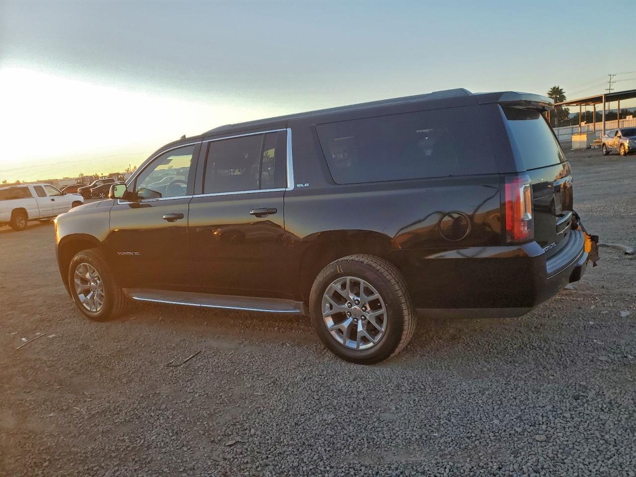 2015 GMC Yukon Xl C1500 Sle - zdjęcie 2