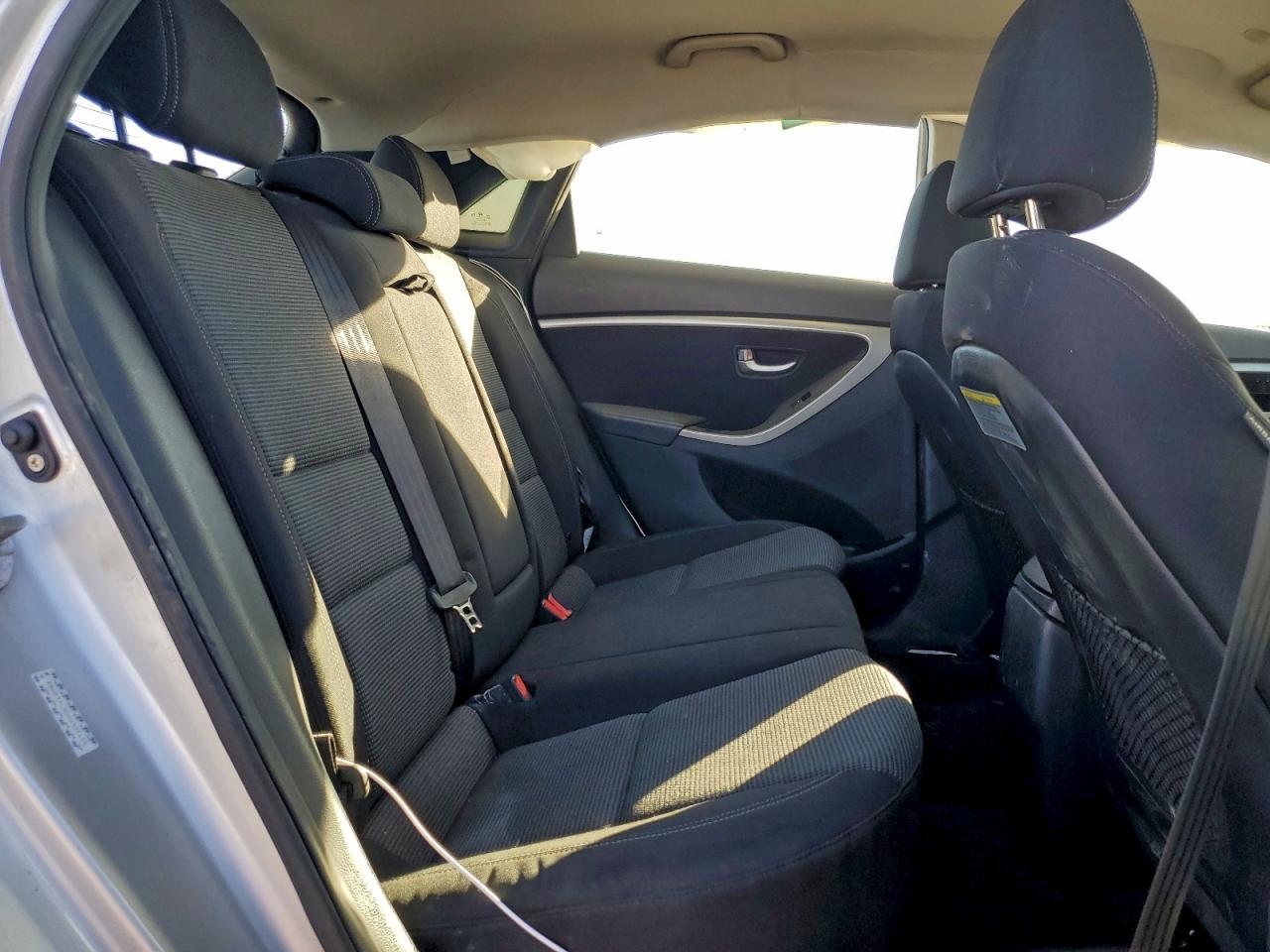 2016 Hyundai Elantra Gt - zdjęcie 10