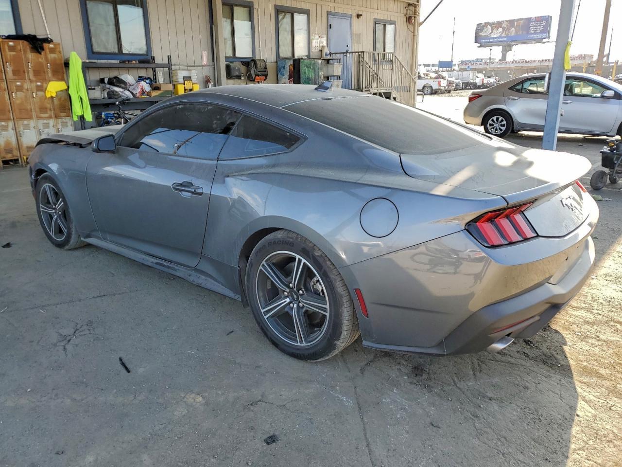 2024 Ford Mustang - zdjęcie 2