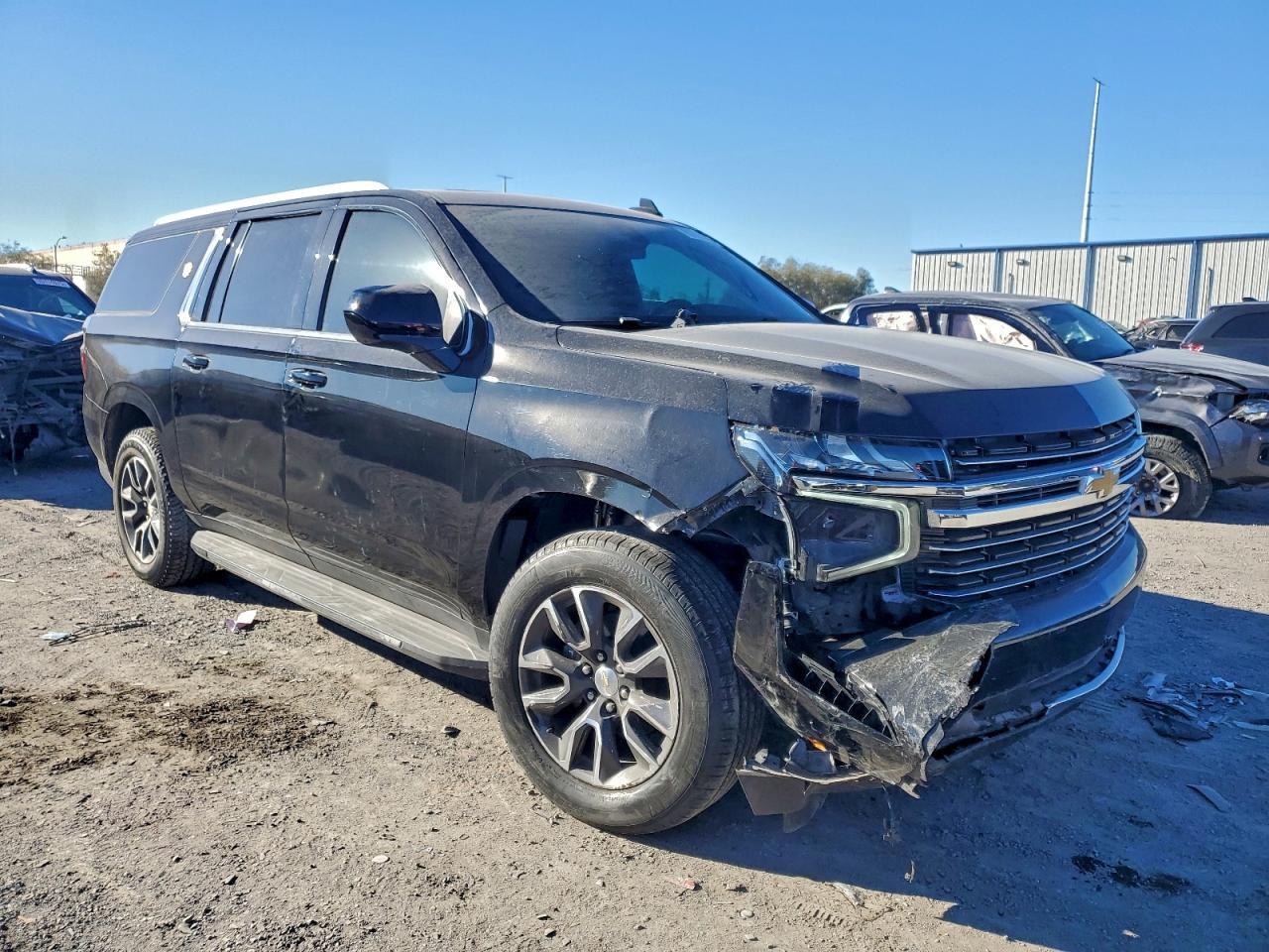 2021 Chevrolet Suburban C1500 Lt - zdjęcie 4