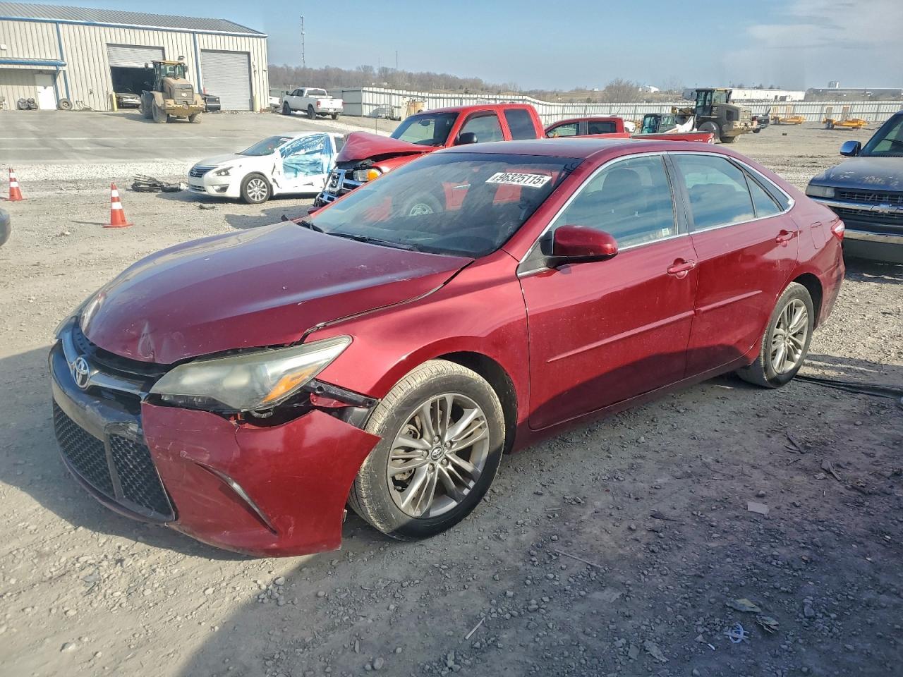 2016 Toyota Camry Le - zdjęcie główne