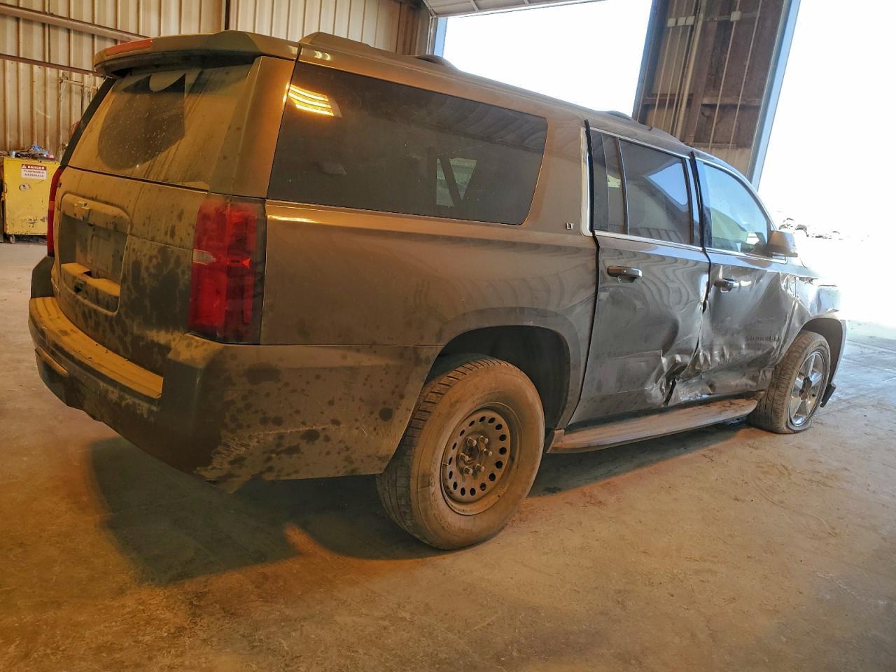 2016 Chevrolet Suburban C1500 Lt - zdjęcie 3