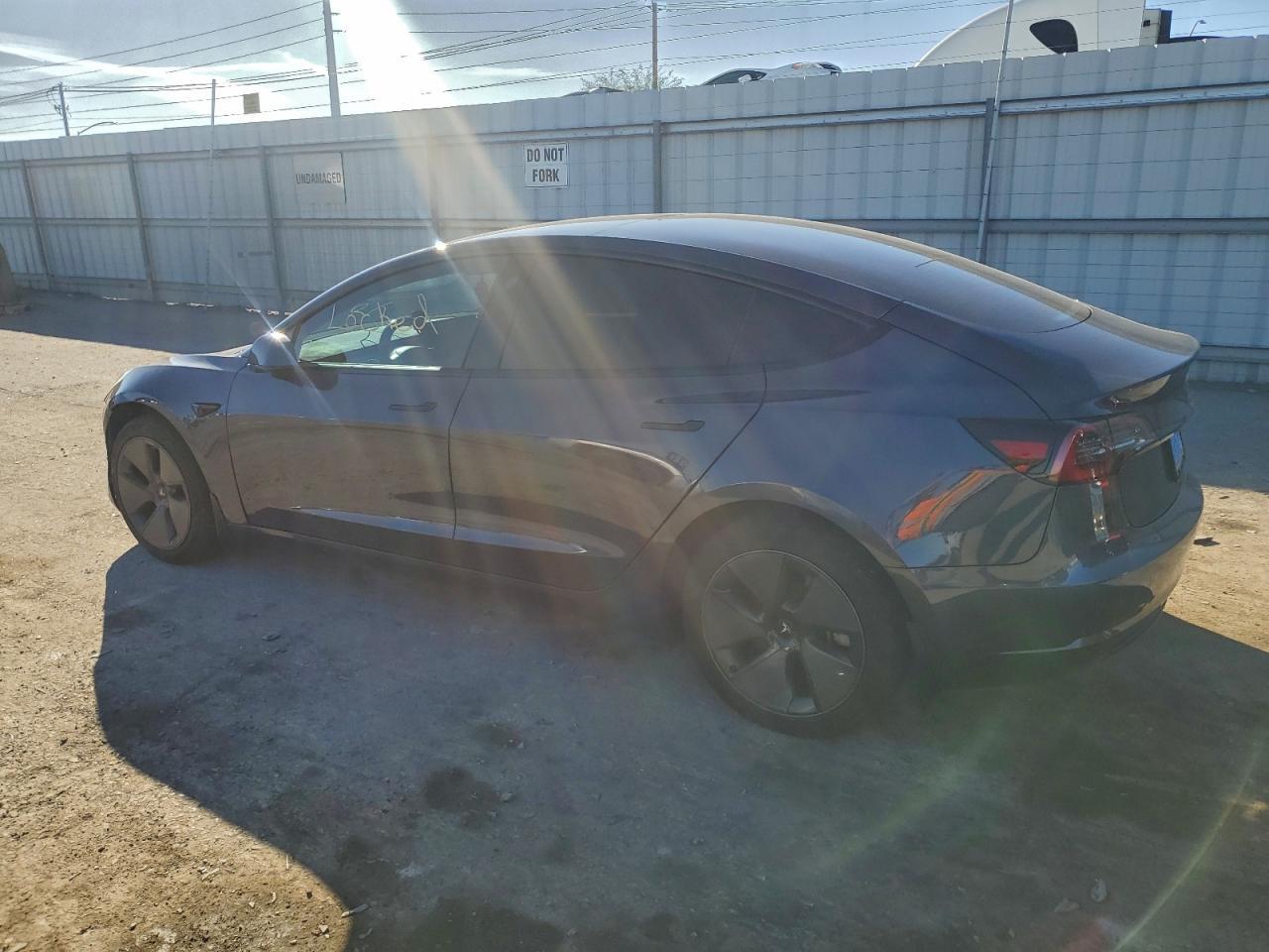 2023 Tesla Model 3 - zdjęcie 2