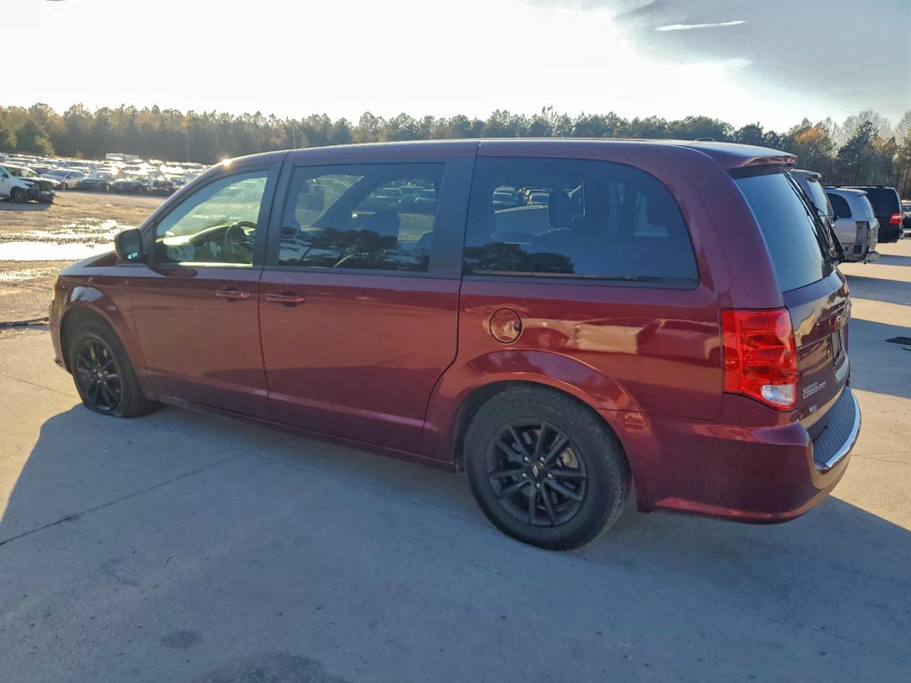 2020 Dodge Grand Caravan Gt - zdjęcie 2