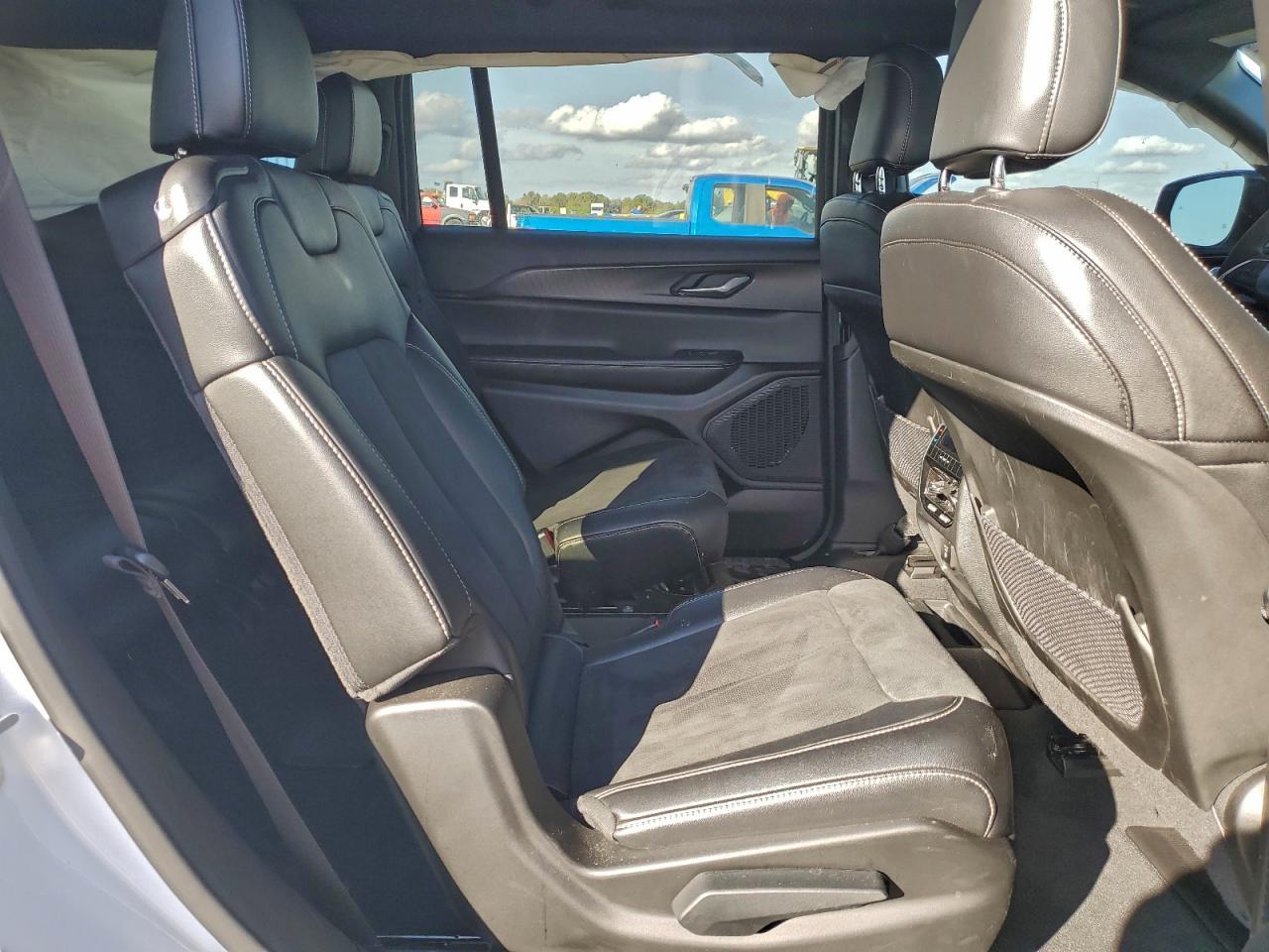 2025 Jeep Grand Cherokee L Laredo - zdjęcie 11