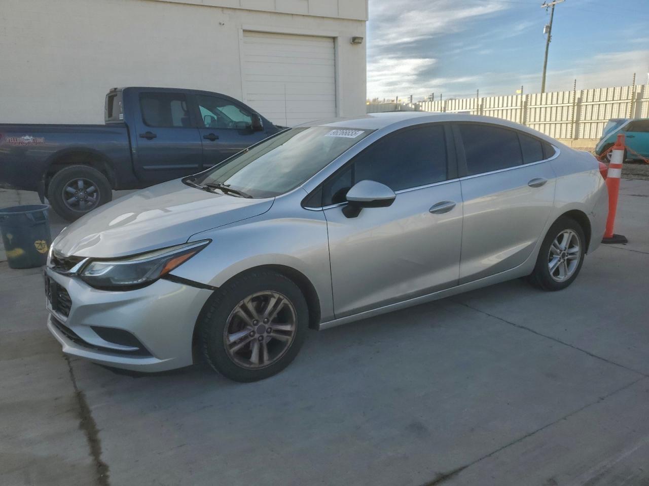 2017 Chevrolet Cruze Lt - zdjęcie główne