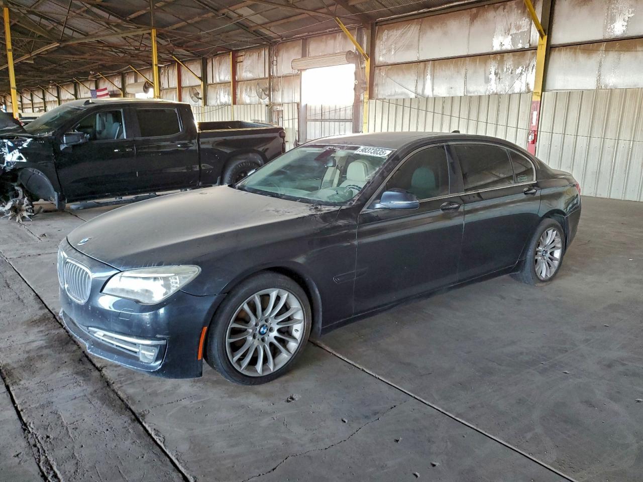 2013 BMW 750 Lxi - zdjęcie główne