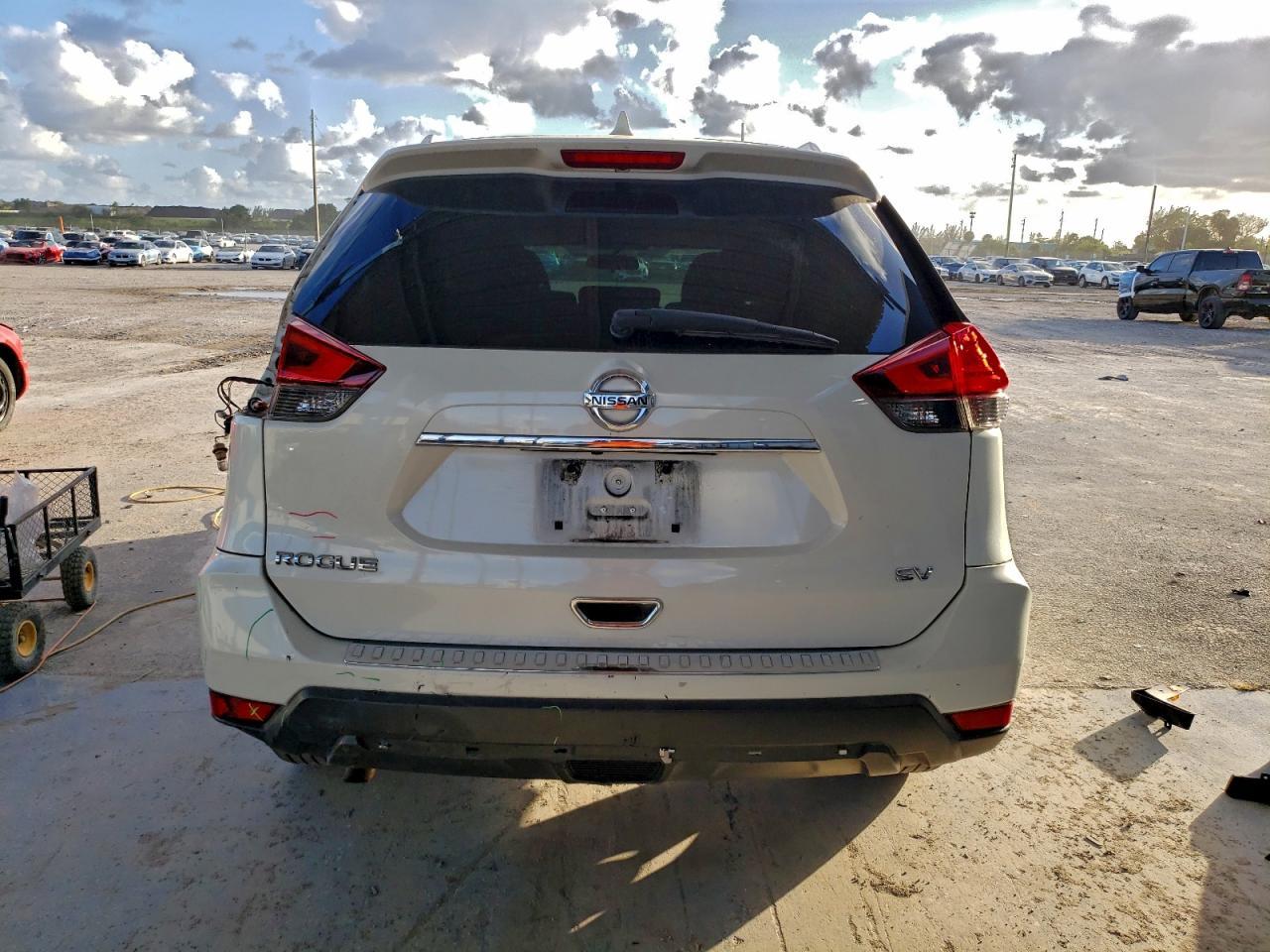 2017 Nissan Rogue S - zdjęcie 6