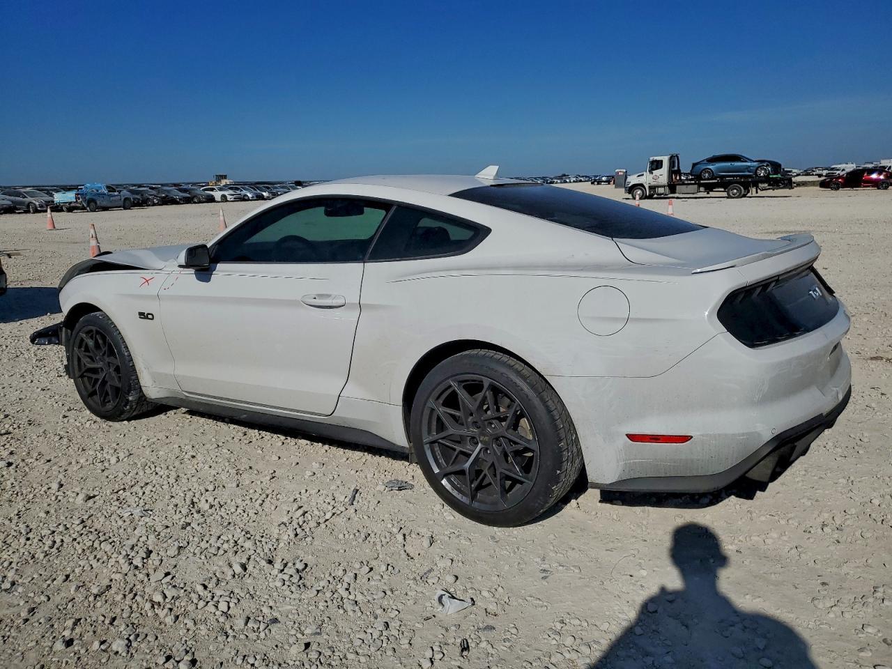 2020 Ford Mustang Gt - zdjęcie 2