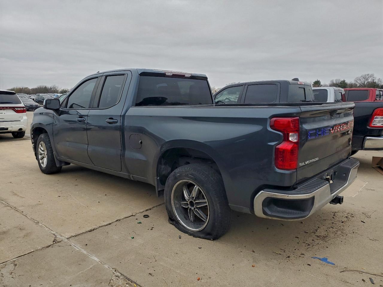 2020 Chevrolet Silverado C1500 Lt - zdjęcie 2