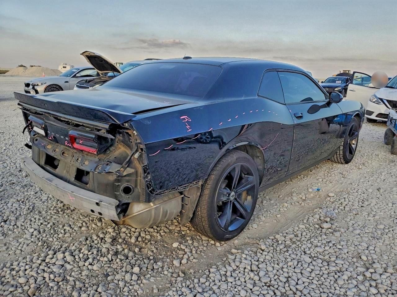 2018 Dodge Challenger Sxt - zdjęcie 3