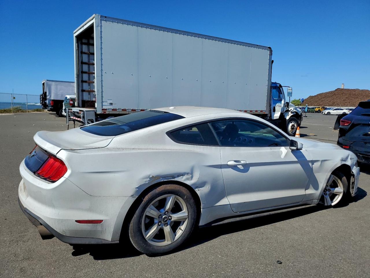 2019 Ford Mustang - zdjęcie 3