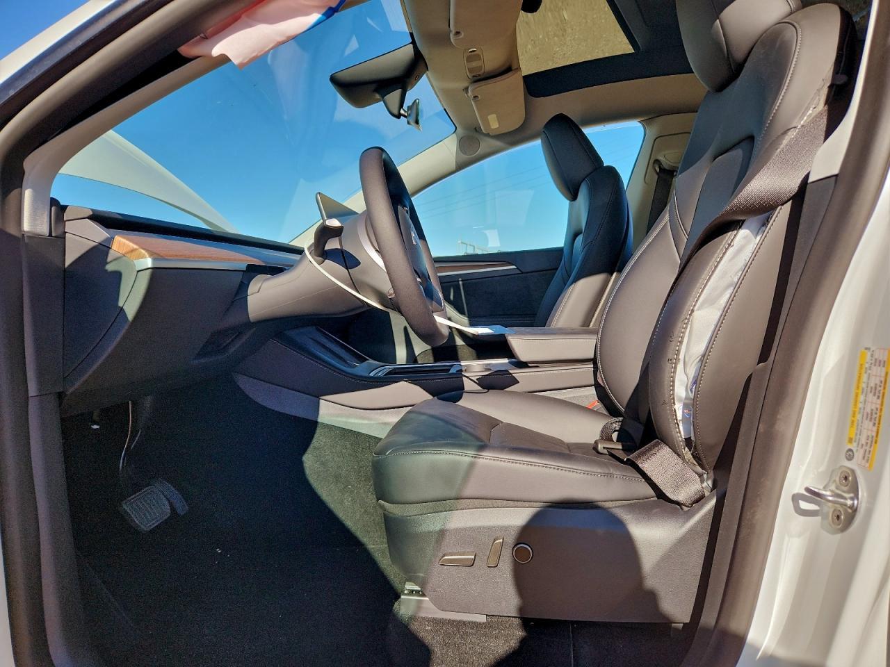 2025 Tesla Model Y - zdjęcie 7