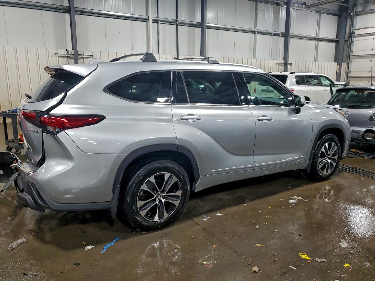 2022 Toyota Highlander Hybrid Xle - zdjęcie 3