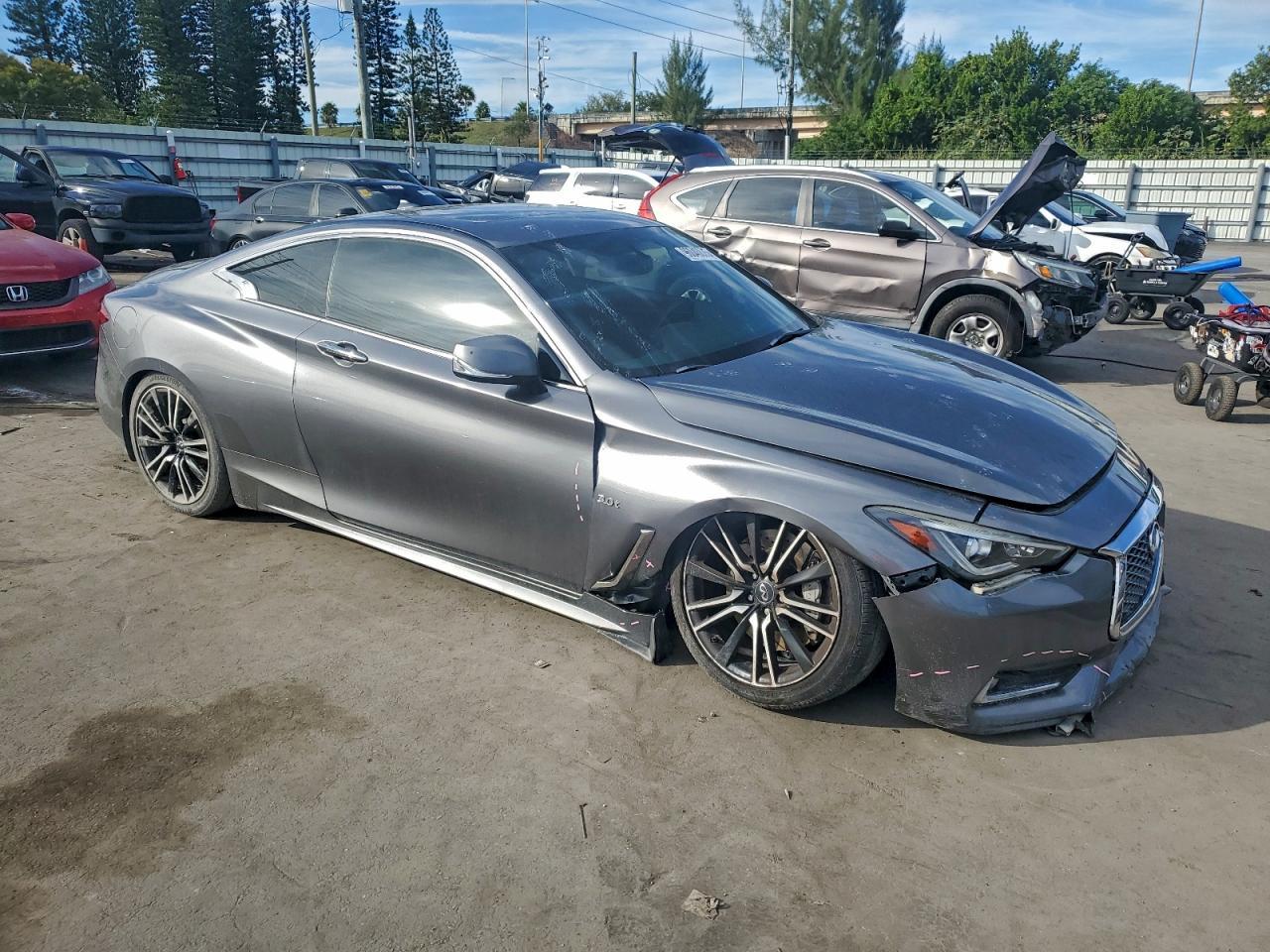 2018 Infiniti Q60 Luxe 300 - zdjęcie 4