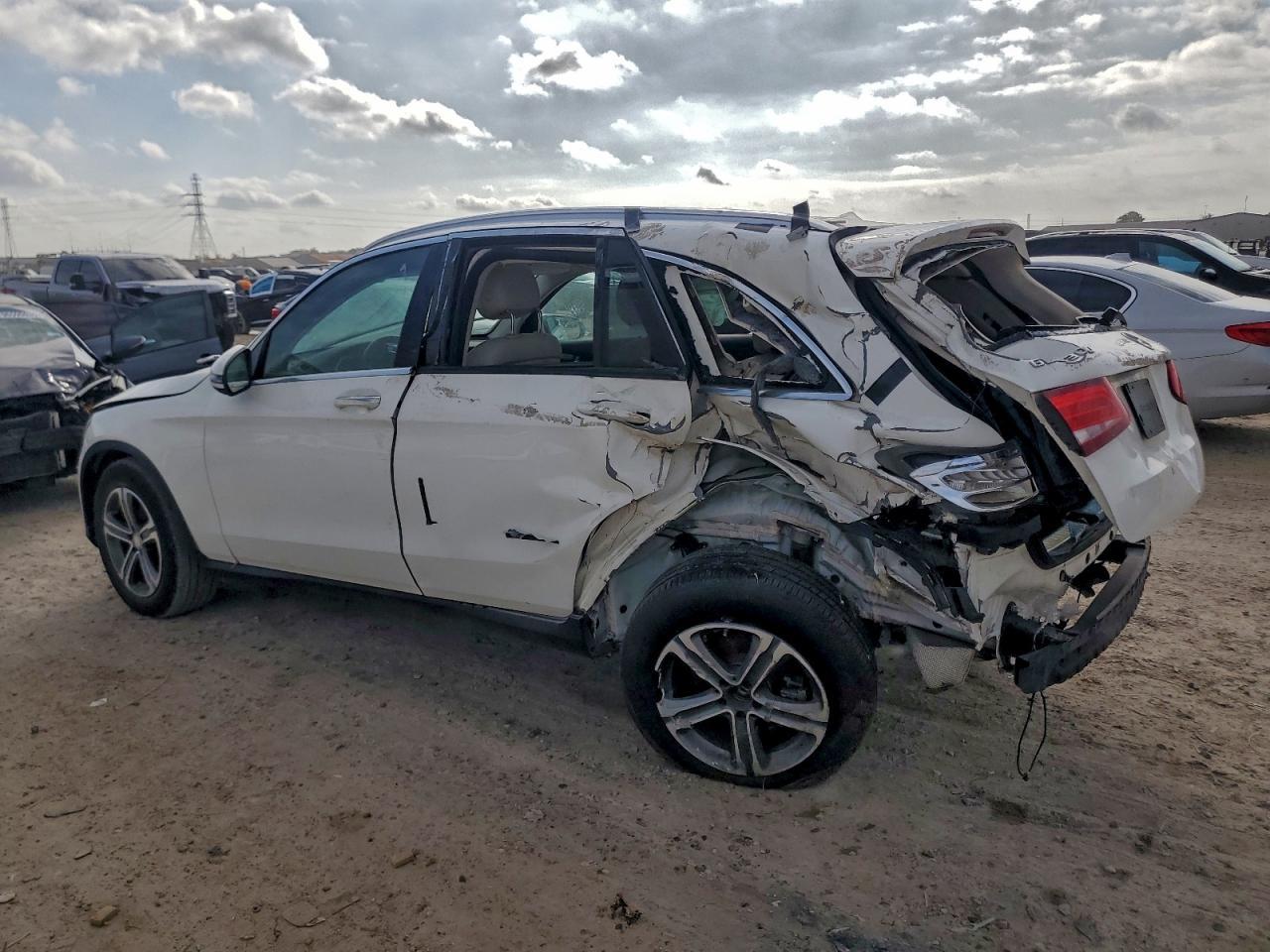 2017 Mercedes-Benz Glc 300 4Matic - zdjęcie 2