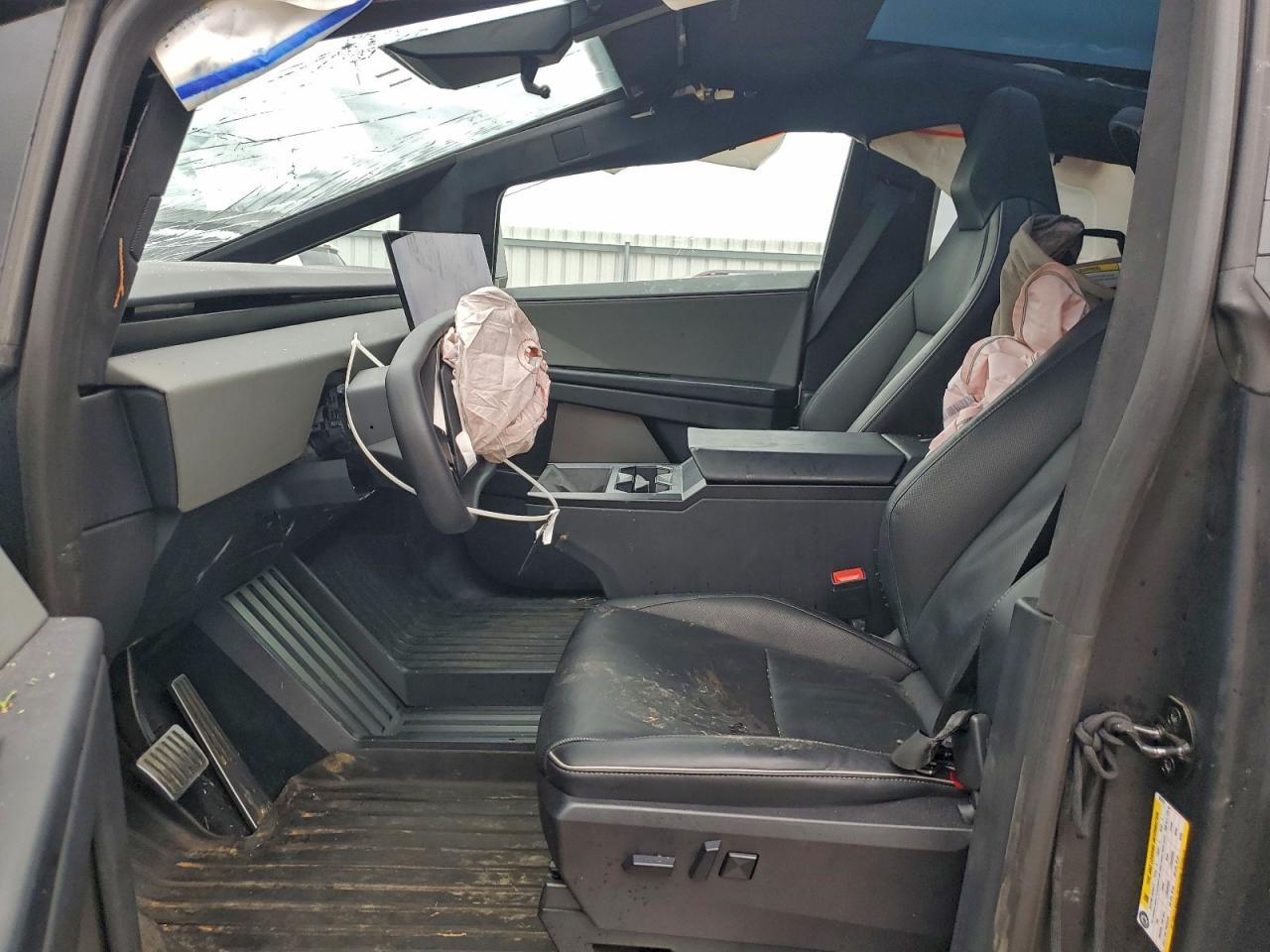 2024 Tesla Cybertruck - zdjęcie 7