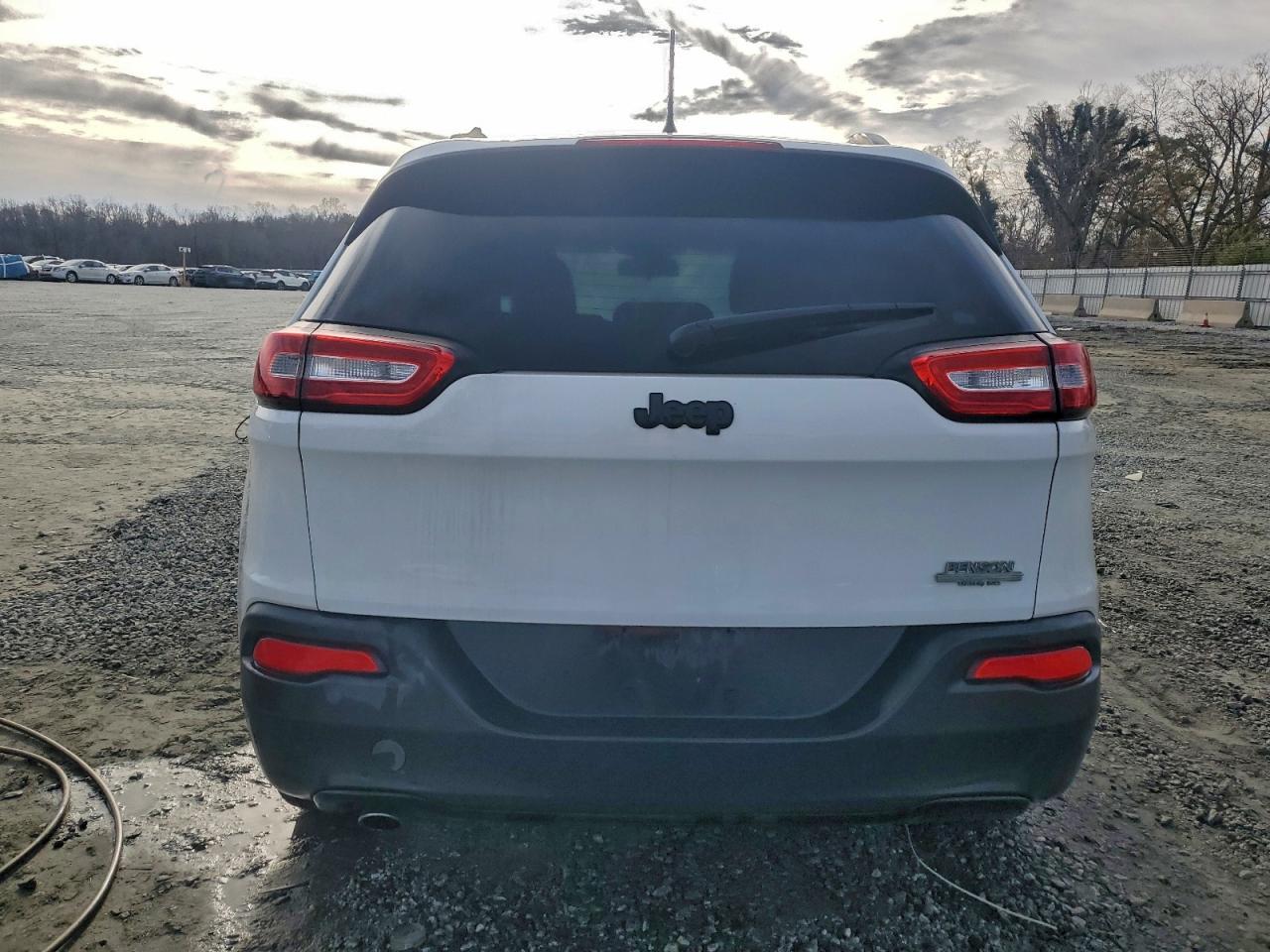 2017 Jeep Cherokee Sport - zdjęcie 6