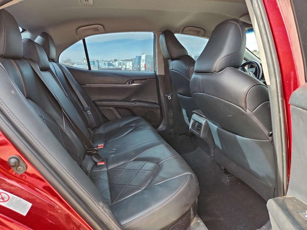 2018 Toyota Camry Hybrid - zdjęcie 10