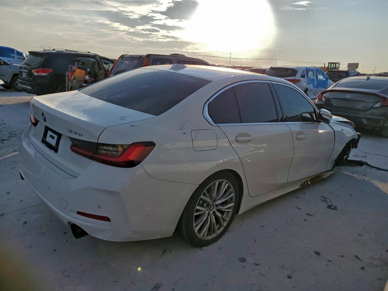 2024 BMW 330I - zdjęcie 3