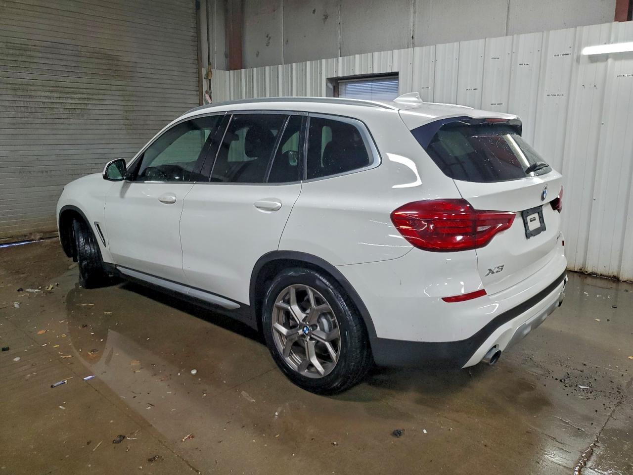 2021 BMW X3 xDrive30I - zdjęcie 2