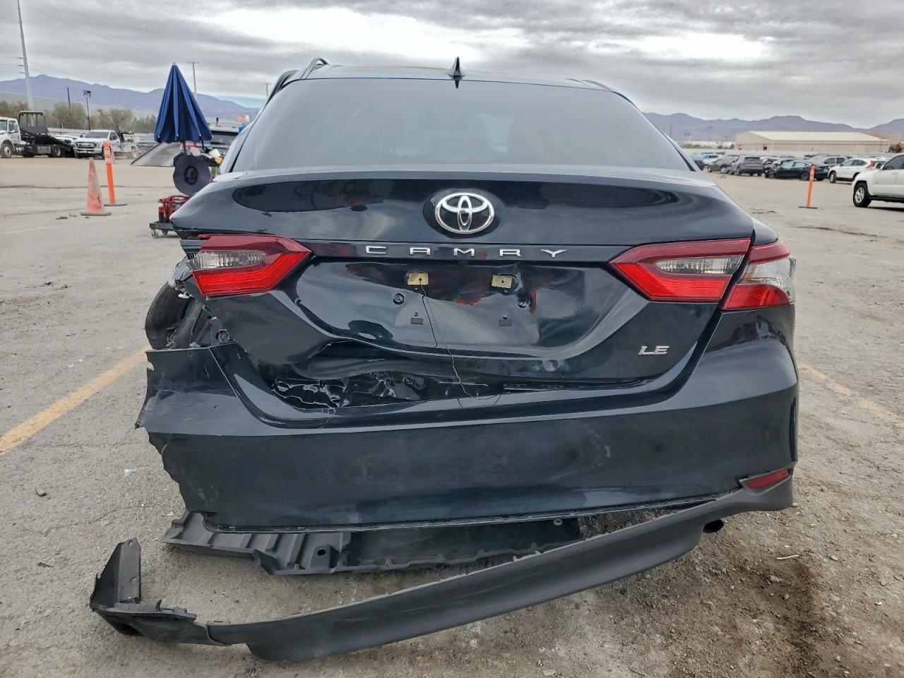 2023 Toyota Camry Le - zdjęcie 6