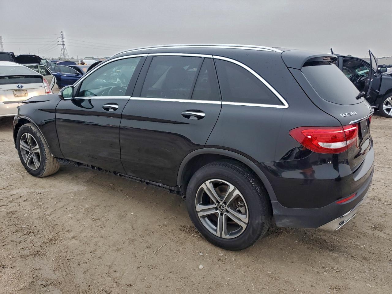 2019 Mercedes-Benz Glc 300 - zdjęcie 2