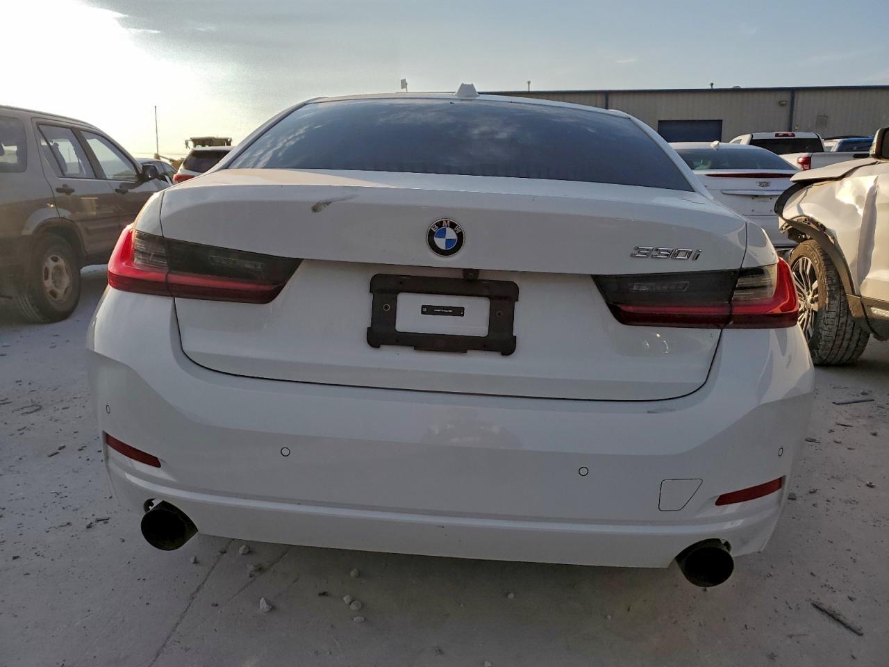 2024 BMW 330I - zdjęcie 6