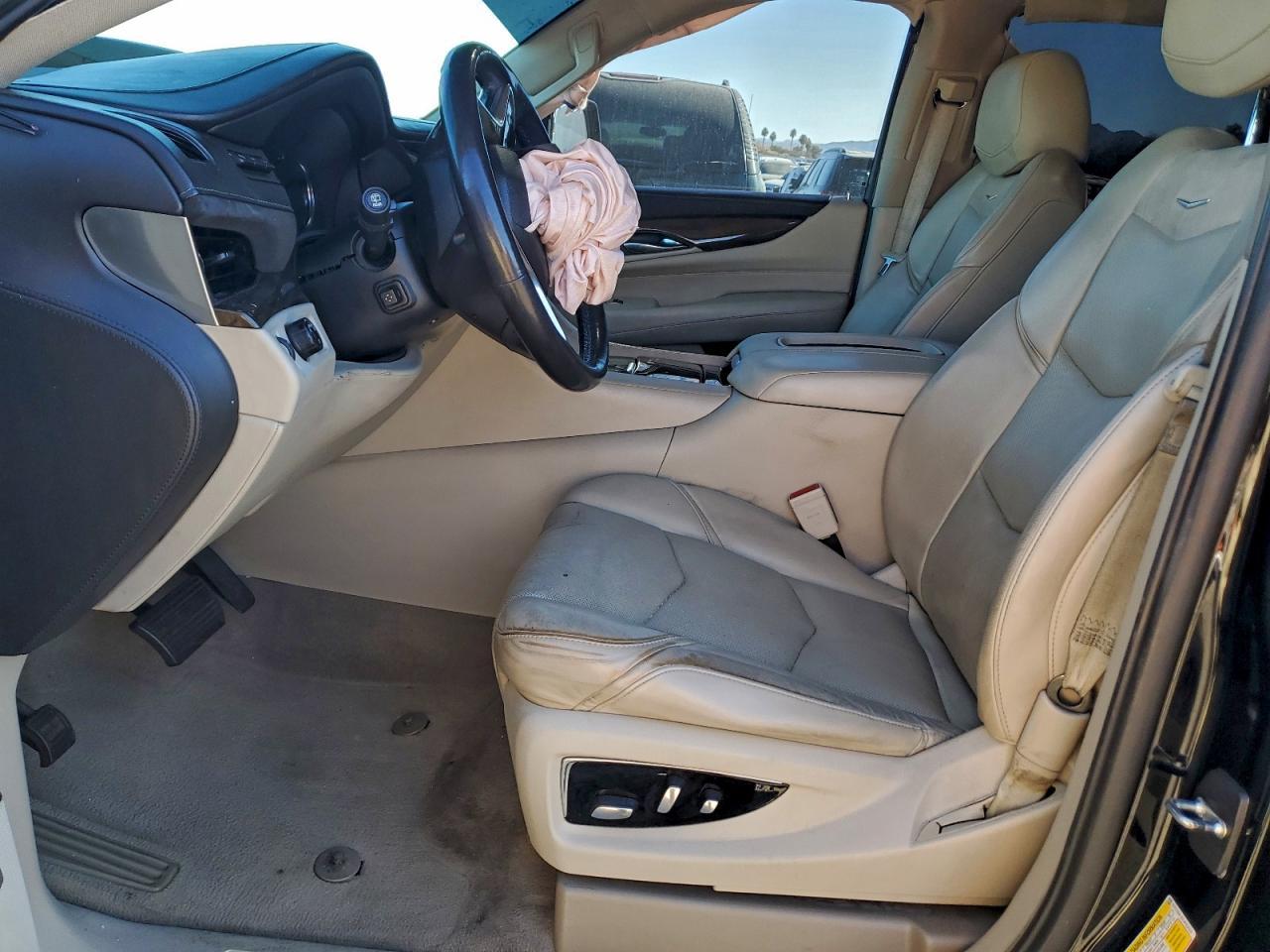 2020 Cadillac Escalade Luxury - zdjęcie 7