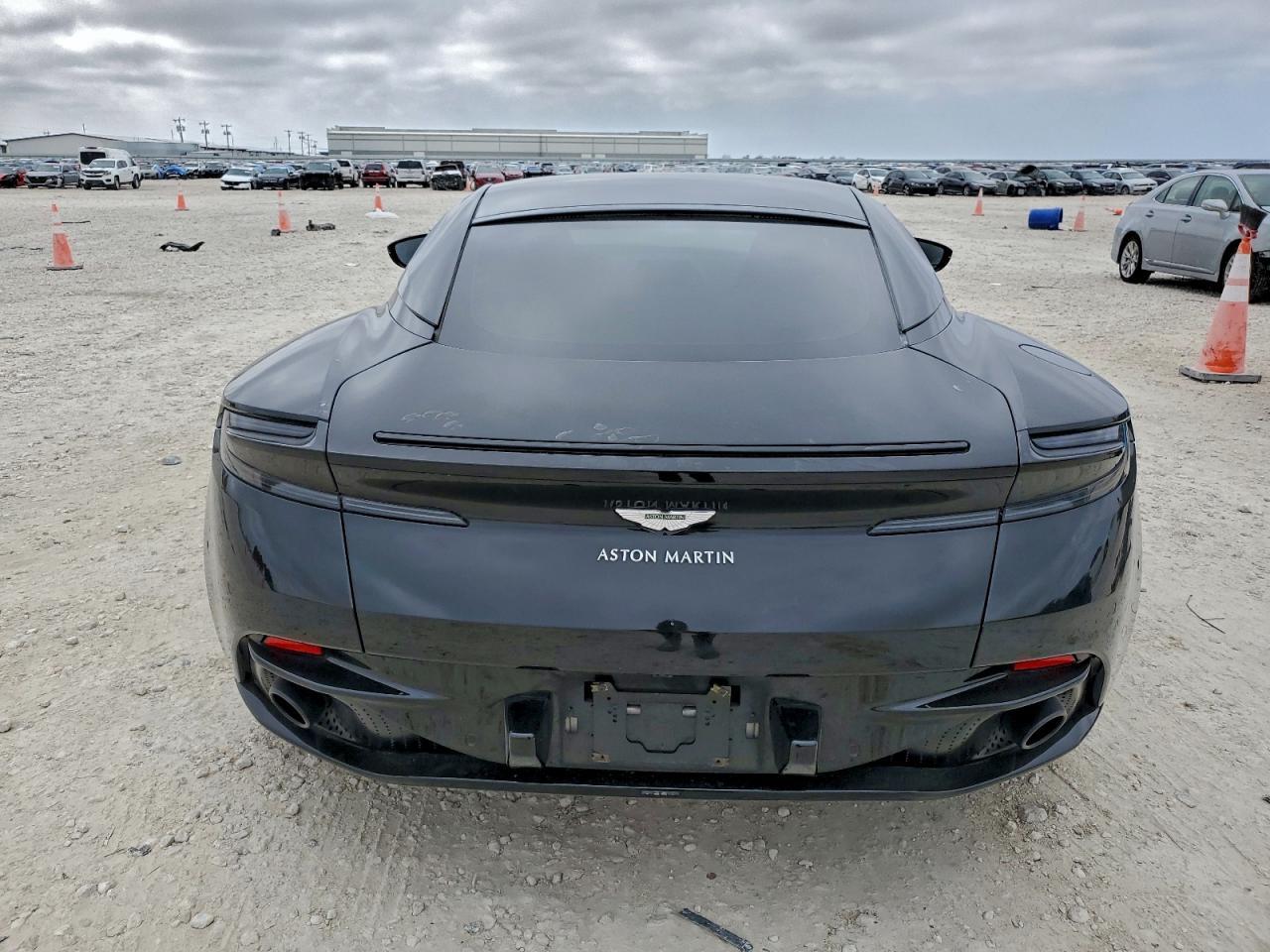 2019 Aston Martin Db11 - zdjęcie 6