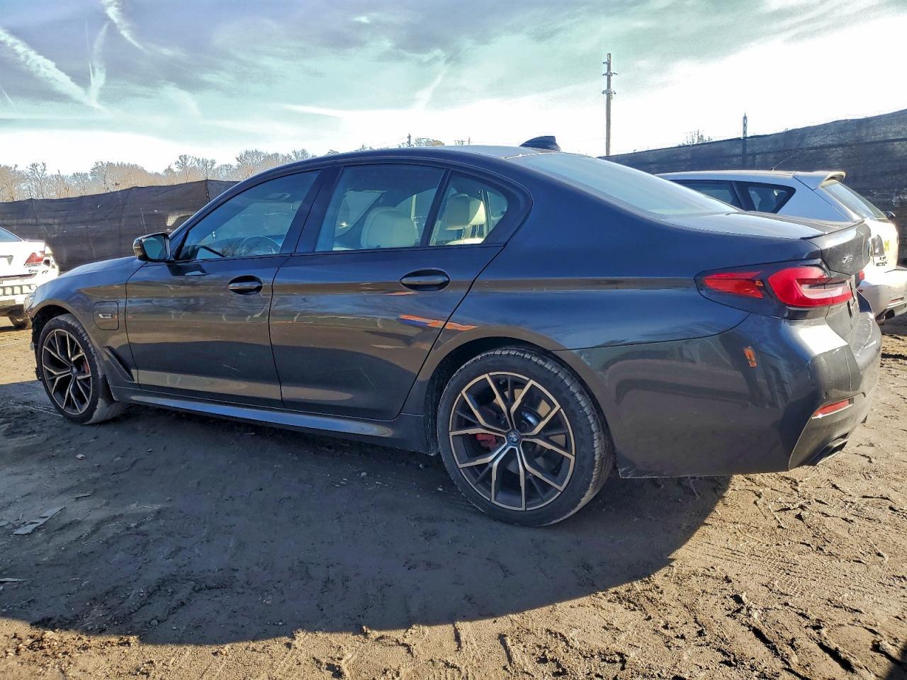 2023 BMW 530Xe - zdjęcie 2