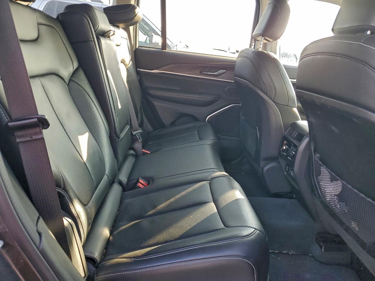 2022 Jeep Grand Cherokee Limited - zdjęcie 11