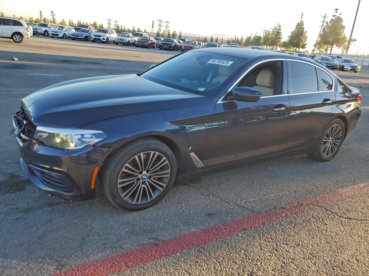 2018 BMW 530Xe - zdjęcie główne